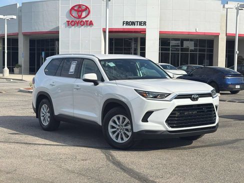 Used 2024 Toyota Grand Highlander AWD image 1