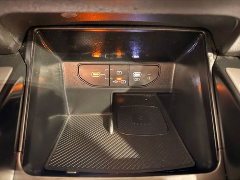 Used 2024 Kia Sorento S image 25