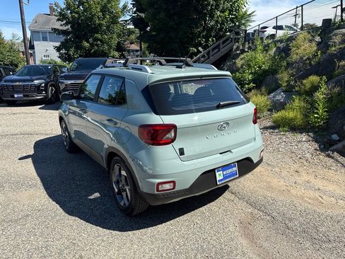 Certified 2025 Hyundai Venue SEL FWD image 3