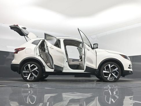 Used 2020 Nissan Rogue Sport SL w/ Premium Package FWD image 7