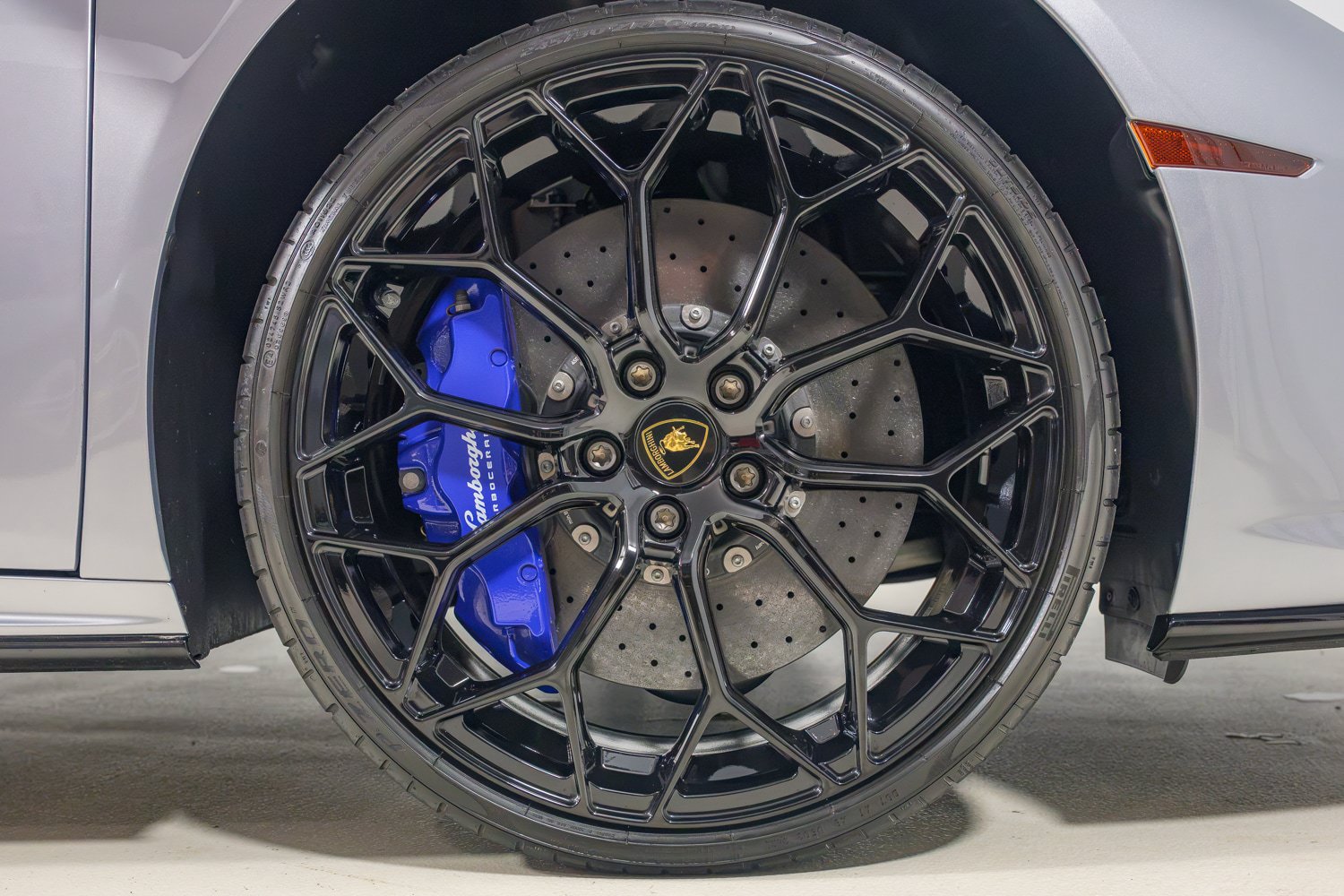 Used 2023 Lamborghini Huracan EVO RWD image 12