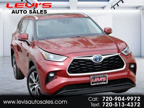 Used 2021 Toyota Highlander XLE image 1