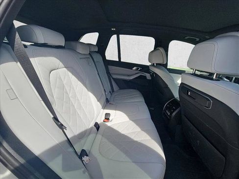 Used 2024 BMW X5 sDrive40i w/ M Sport Package image 18