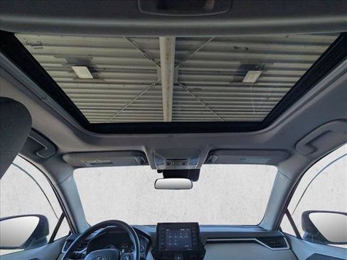 Used 2020 Toyota RAV4 XLE w/ Convenience Package AWD/4WD image 19