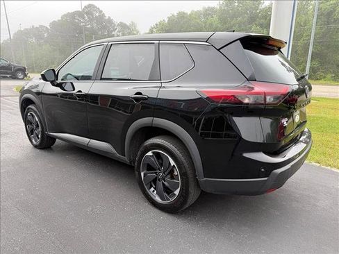 Used 2025 Nissan Rogue SV AWD/4WD image 3