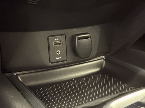 Used 2017 Nissan Rogue SV image 27