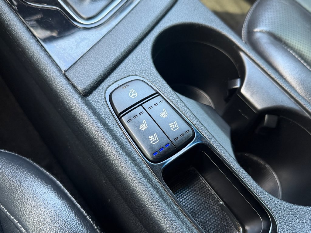 Used 2018 Kia Niro Touring FWD image 25