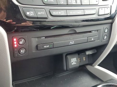 Used 2018 Honda Pilot Elite image 28