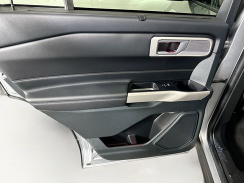 Used 2024 Ford Explorer Limited RWD image 26