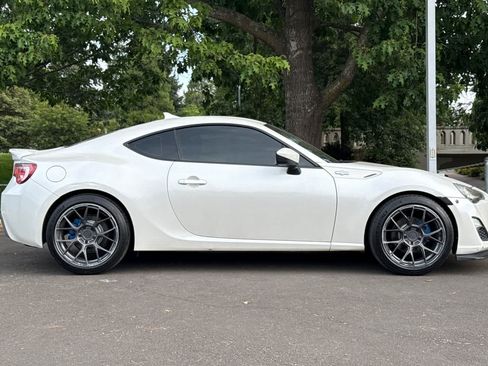 Used 2013 Scion FR-S RWD image 8