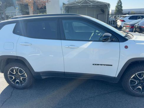 Used 2025 Jeep Compass Trailhawk image 18