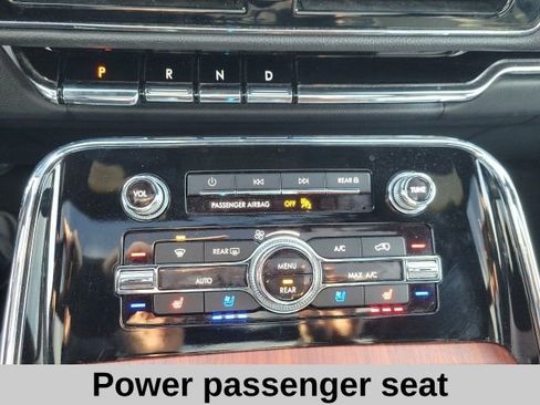 Used 2024 Lincoln Navigator Premiere image 11