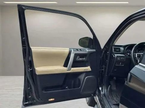 Used 2015 Toyota 4Runner Limited image 11