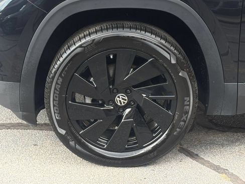 Used 2026 Volkswagen Atlas SE FWD image 32