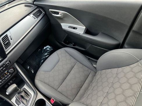 Used 2018 Kia Niro LX image 26