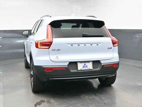 Used 2024 Volvo XC40 B5 Plus w/ Climate Package AWD/4WD image 7