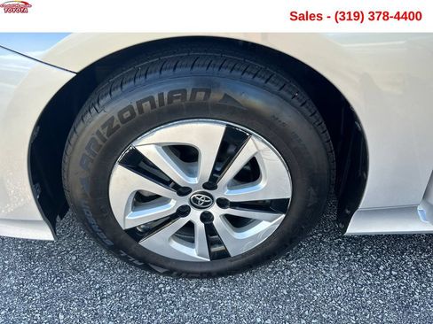 Used 2016 Toyota Prius Three FWD image 22