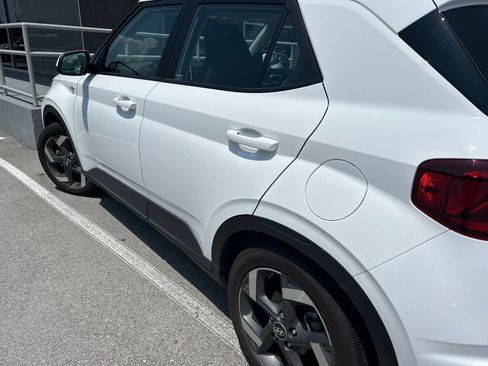 Certified 2023 Hyundai Venue SEL FWD image 3