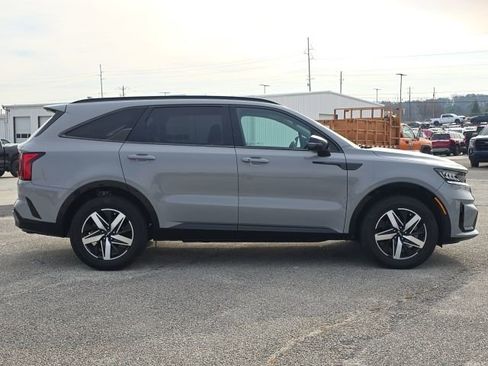 Used 2022 Kia Sorento EX w/ Panoramic Sunroof Package image 6
