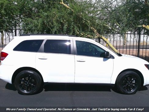 Used 2020 Dodge Journey SE w/ SE Popular Equipment Group image 5