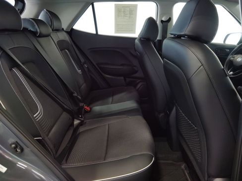 Used 2025 Hyundai Venue Limited image 39