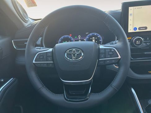 Used 2025 Toyota Highlander Limited image 14