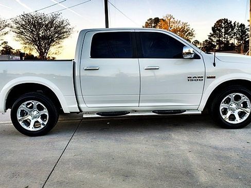 Used 2016 RAM 1500 Laramie w/ Convenience Group image 10