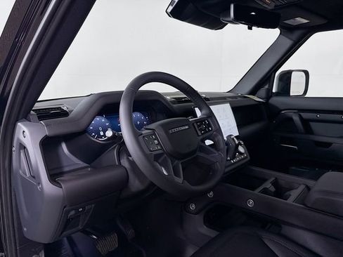 New 2026 Land Rover Defender 130 X-Dynamic SE image 9