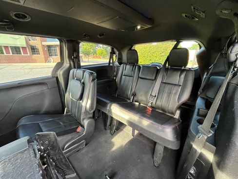 Used 2018 Dodge Grand Caravan GT image 18