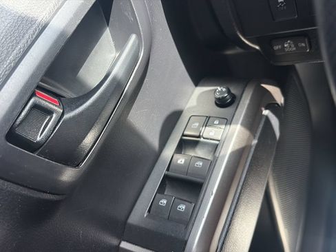 Used 2021 Toyota Tacoma SR5 RWD image 18