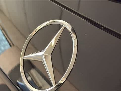 Used 2025 Mercedes-Benz GLC 300 4MATIC image 10