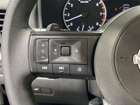 Used 2024 Nissan Rogue SV image 33