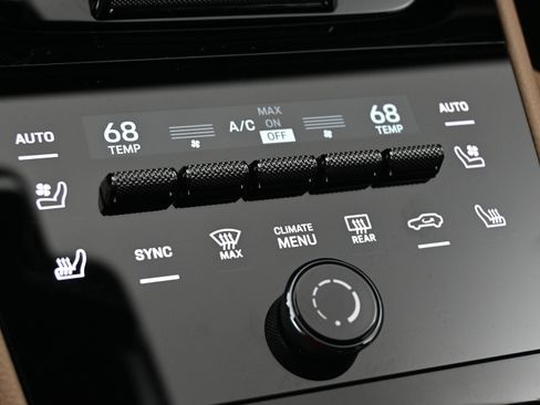 Certified 2024 Porsche Cayenne Coupe image 15