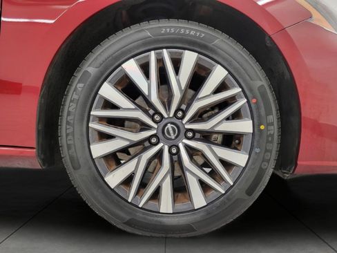 Used 2025 Nissan Altima 2.5 SV image 3