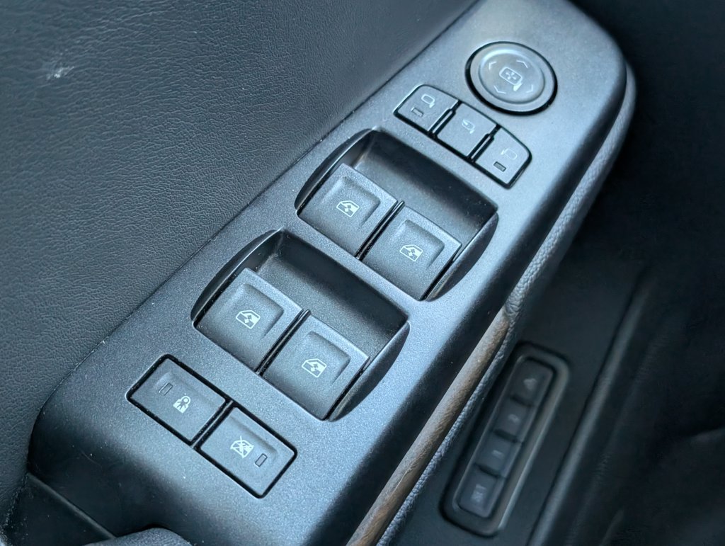 Used 2018 GMC Yukon Denali RWD image 16