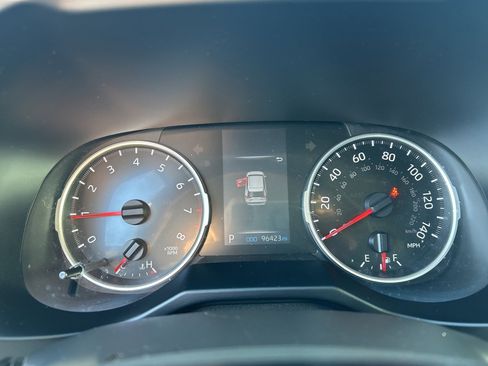 Used 2021 Toyota RAV4 LE image 21