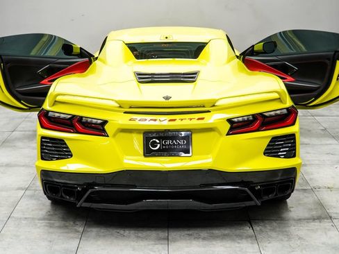 Used 2023 Chevrolet Corvette Stingray Premium Conv w/ Z51 Performance Package RWD image 18