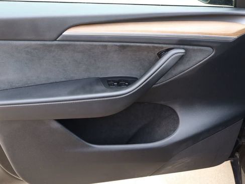 Used 2025 Tesla Model Y Long Range RWD image 17