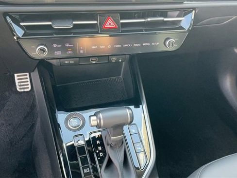 Used 2024 Kia Niro EX Touring image 22