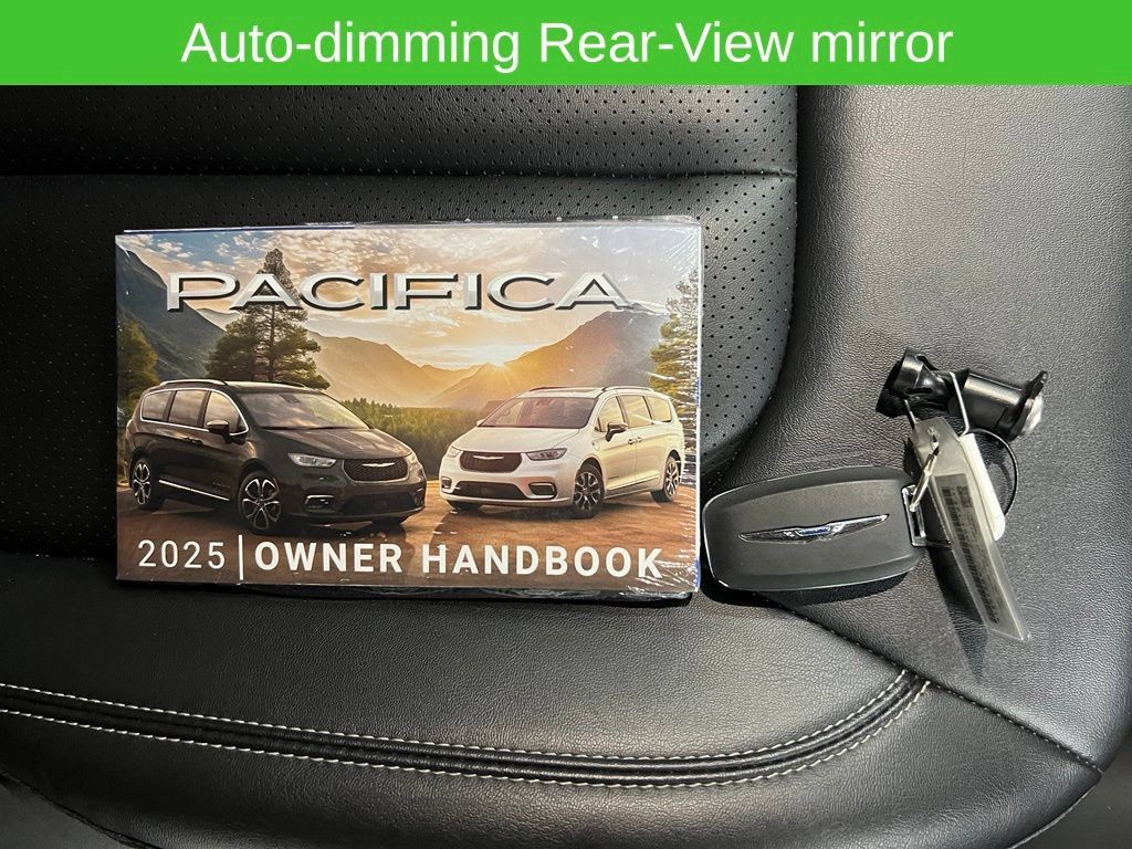 Used 2025 Chrysler Pacifica Select FWD image 38