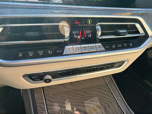 Used 2022 BMW X7 M50i image 33