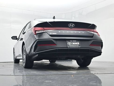 Used 2024 Hyundai Elantra SEL FWD image 42