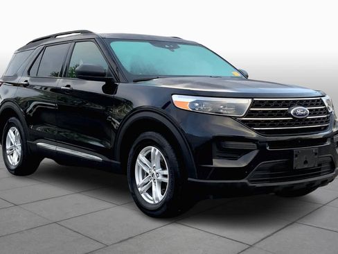 Used 2020 Ford Explorer XLT w/ Comfort Package AWD/4WD image 3