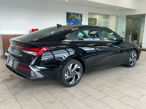 New 2026 Hyundai Elantra Limited image 7