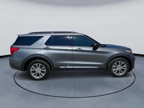 Used 2023 Ford Explorer XLT w/ Equipment Group 202A AWD/4WD image 9