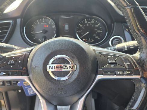 Used 2017 Nissan Rogue SL image 9