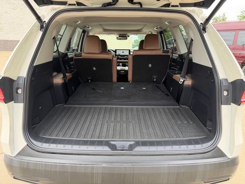 Used 2024 Toyota Grand Highlander AWD image 34