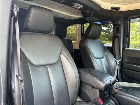 Used 2018 Jeep Wrangler Unlimited Sahara AWD/4WD image 62