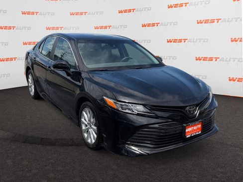 Used 2018 Toyota Camry LE w/ Convenience Package FWD image 7