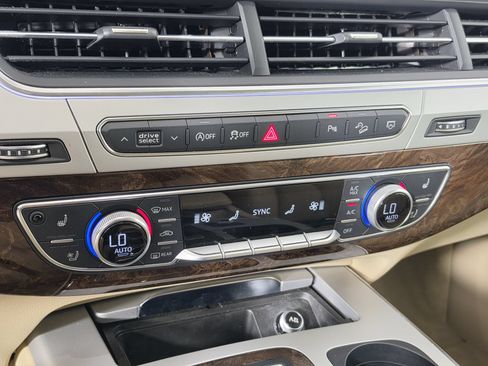 Used 2019 Audi Q7 2.0T Premium Plus w/ Premium Plus Package AWD/4WD image 18